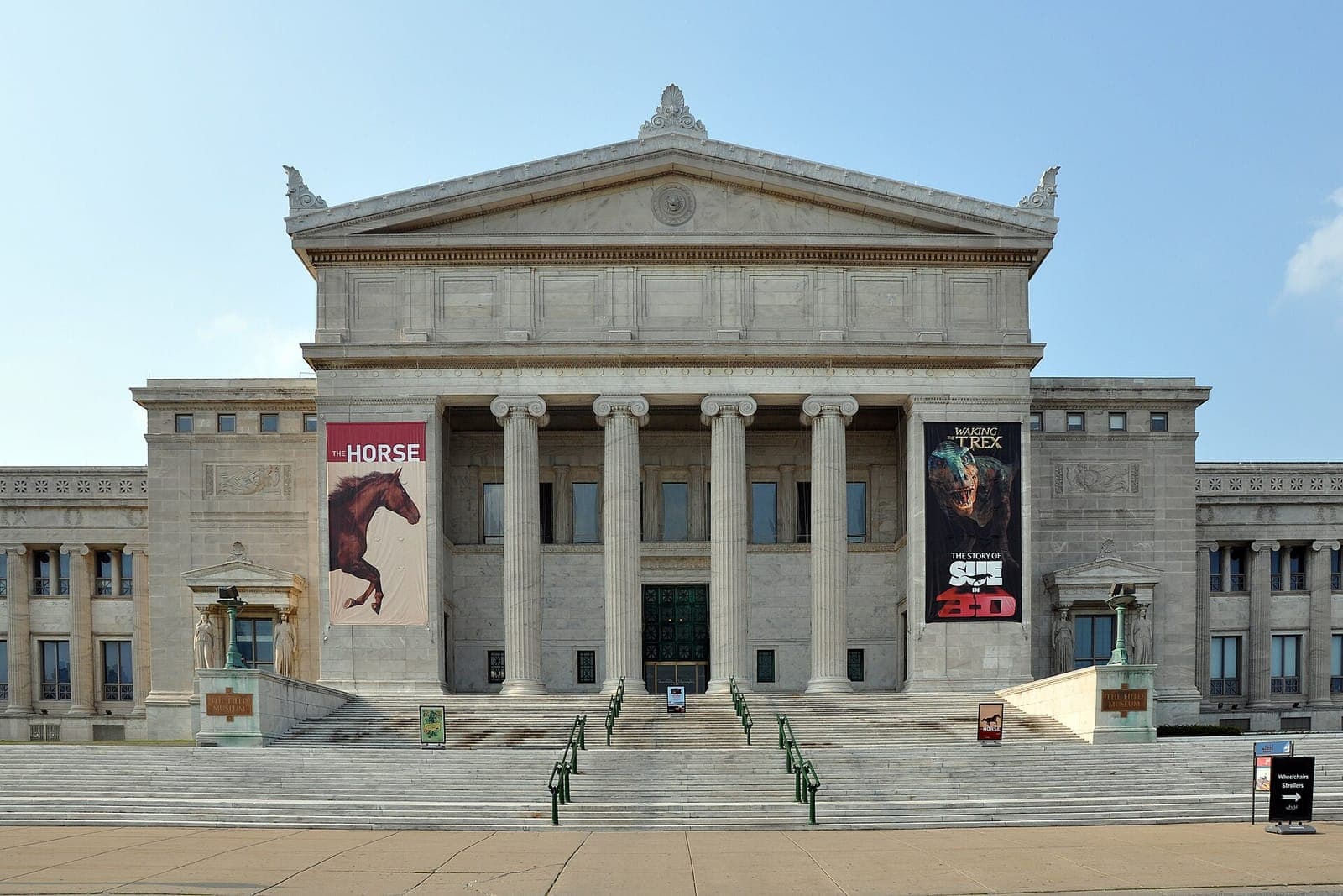 The classical facade of the Field Museum in Chicago