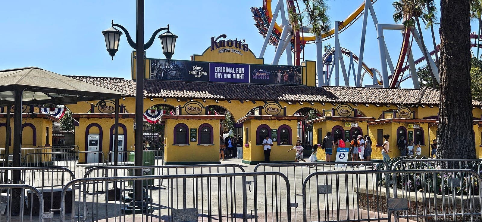 The entrance to Knott's Berry Farm